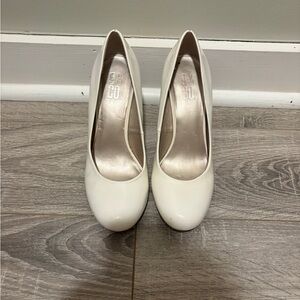 9&CO White Women's Pumps